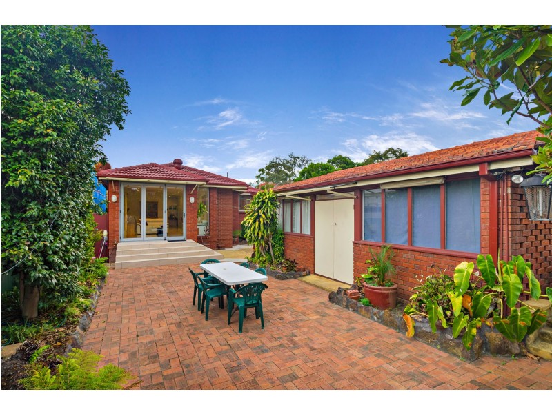 33 Lauma Ave, Greenacre NSW 2190