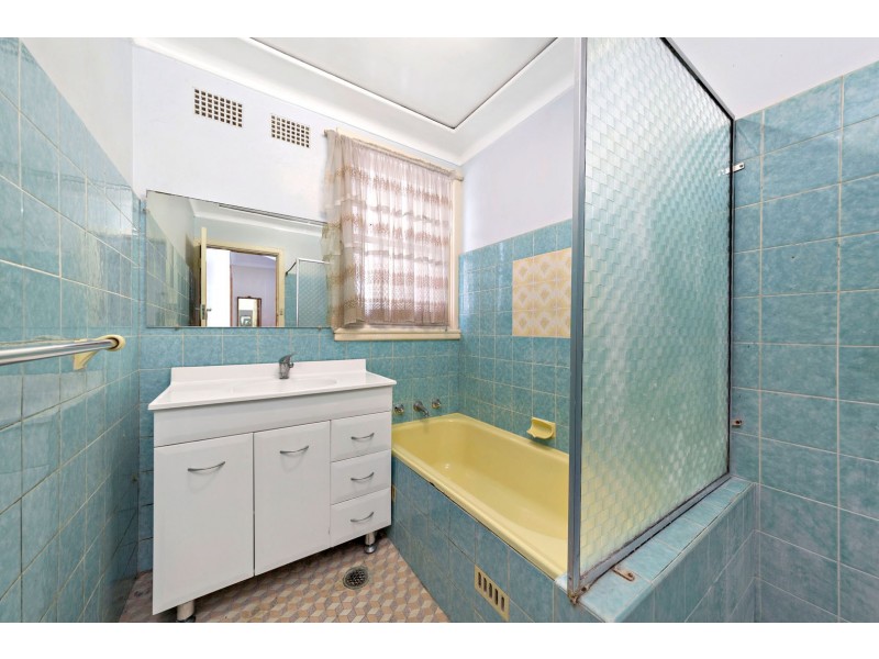 12 Parkview Avenue, Belfield NSW 2191