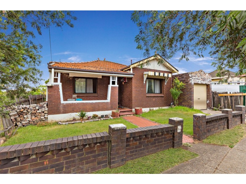 1 Thorncraft Parade, Campsie NSW 2194