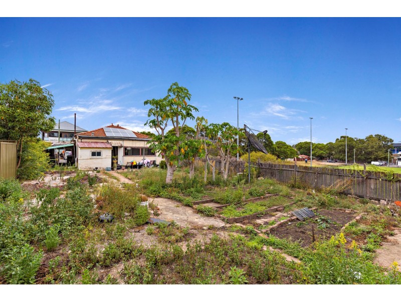 1 Thorncraft Parade, Campsie NSW 2194