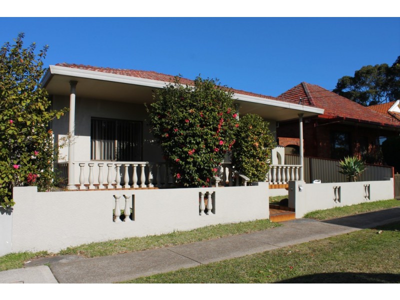 32 Waratah Street, Canterbury NSW 2193