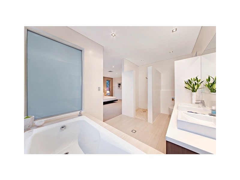 4 Lyminge Road, Croydon Park NSW 2133