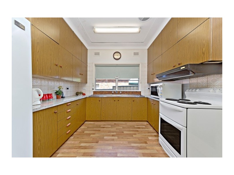 186 Juno Parade, Greenacre NSW 2190