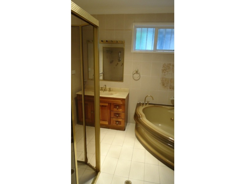 1 Kareela Crescent, Greenacre NSW 2190