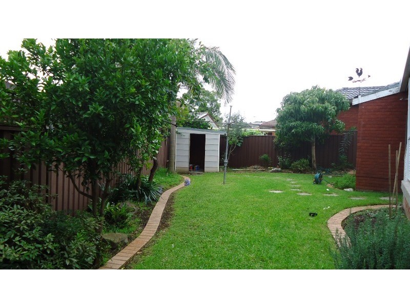 1 Kareela Crescent, Greenacre NSW 2190