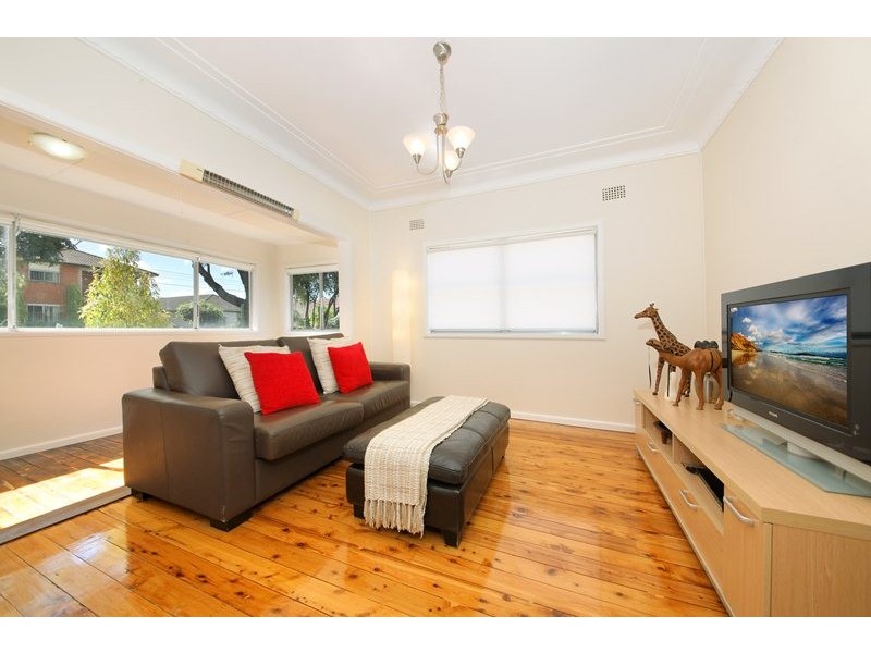 11 Linthorn Avenue, Croydon Park NSW 2133