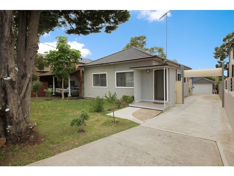 17 Gosling Street, Greenacre NSW 2190