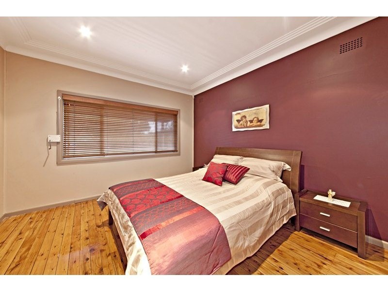 2 Hebe Street, Greenacre NSW 2190