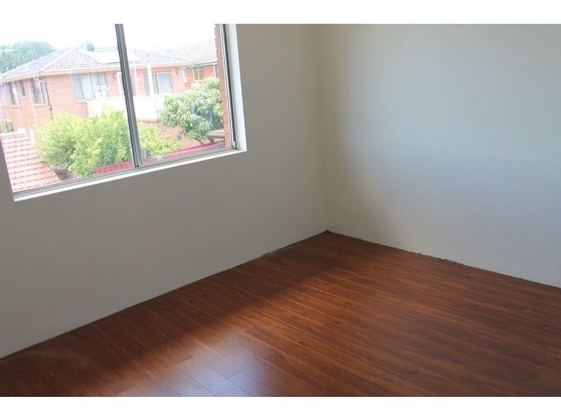 8/28 McKern Street, Campsie NSW 2194