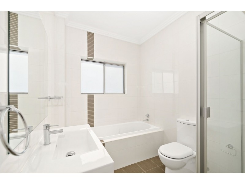 1/127 Old Kent Road, Greenacre NSW 2190