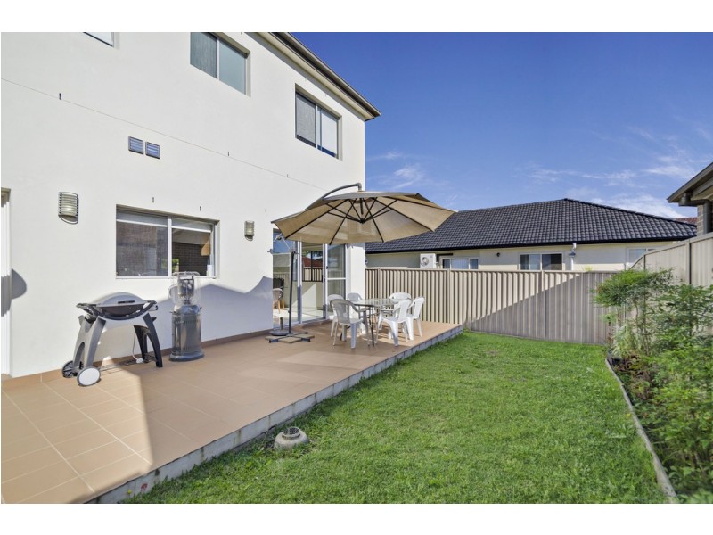 1/127 Old Kent Road, Greenacre NSW 2190