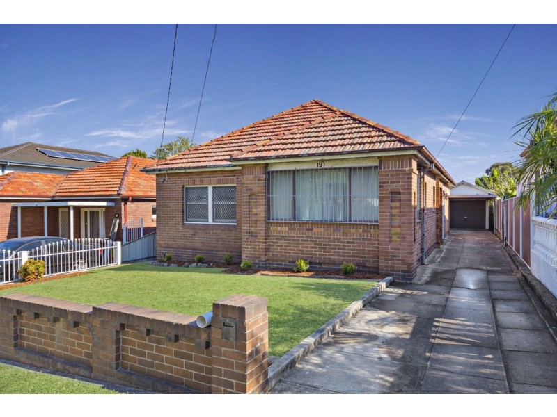19 Holmwood Avenue, Strathfield South NSW 2136
