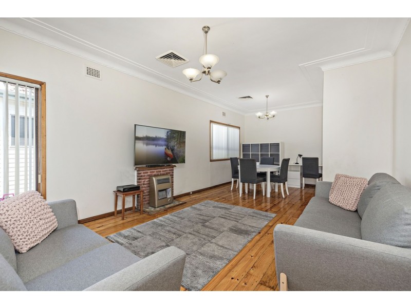 32 Leigh Avenue, Roselands NSW 2196