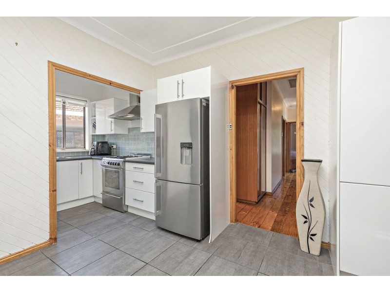 32 Leigh Avenue, Roselands NSW 2196