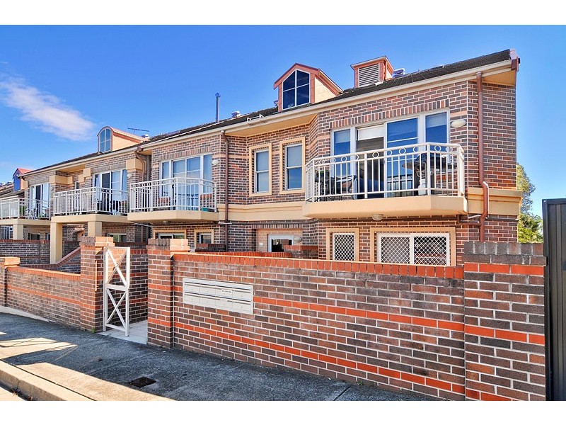 4/10 Webb Street (enter via Boundary St), Croydon NSW 2132