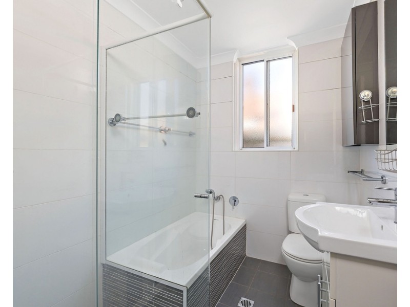 2/6 Dunmore Street, Croydon Park NSW 2133
