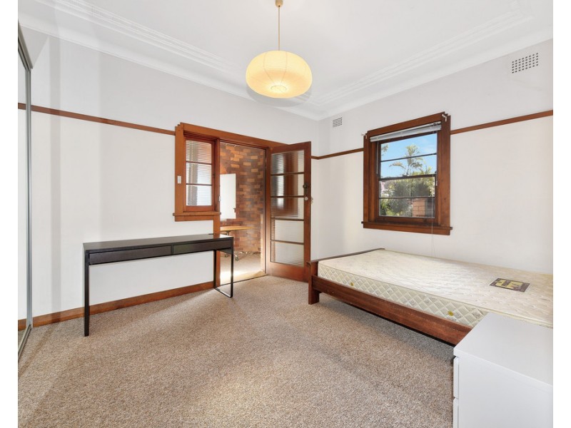 8 FEDERAL AVENUE, Ashfield NSW 2131