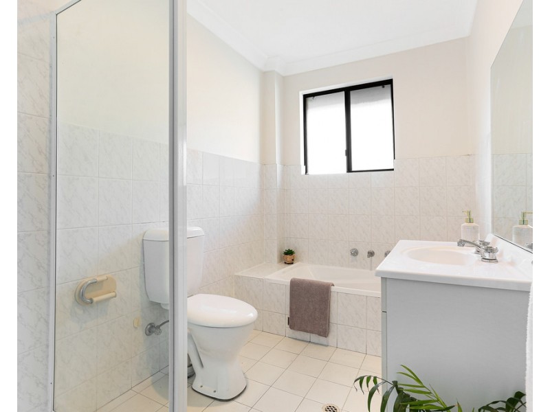 6/27 Boronia Road, Greenacre NSW 2190