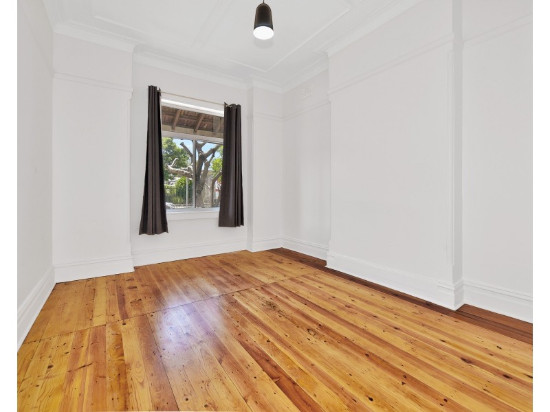 152 Unwins Bridge Road, St Peters NSW 2044