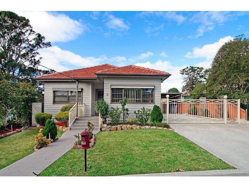 8 Sylvanus Street, Greenacre NSW 2190