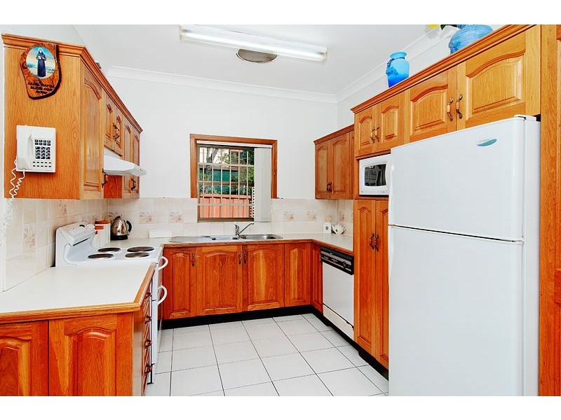 8 Sylvanus Street, Greenacre NSW 2190