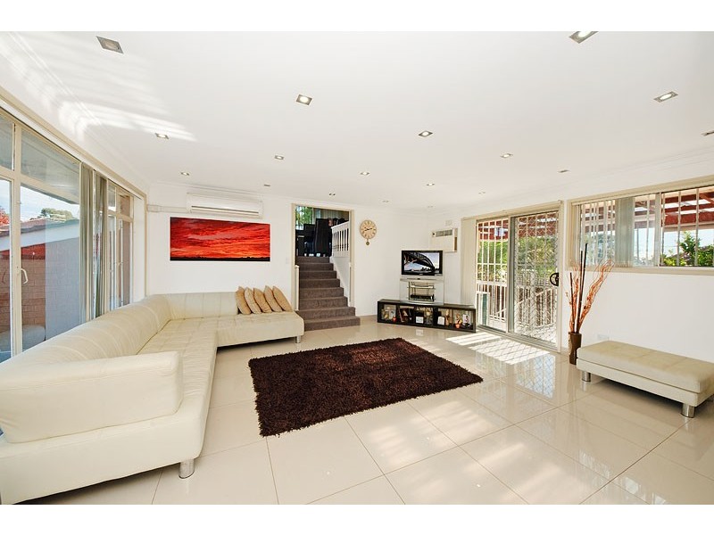 1 Kareela Crescent, Greenacre NSW 2190