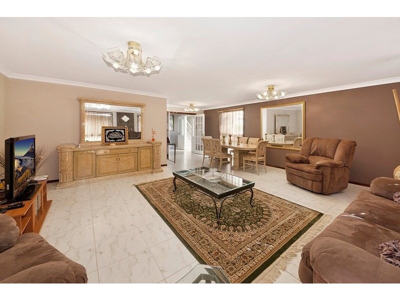 6 Orana Place, Greenacre NSW 2190