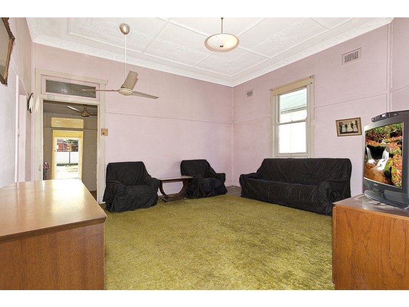 14 Flora Street, Roselands NSW 2196