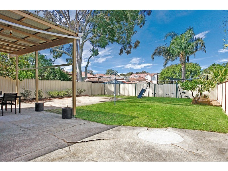 17 Maiden Street, Greenacre NSW 2190