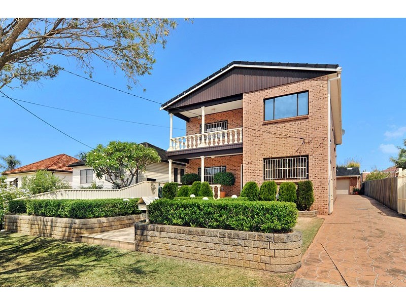 216 Wangee Road, Greenacre NSW 2190