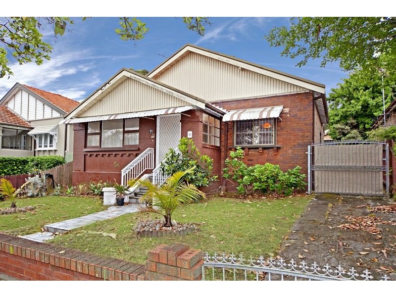 11 Dean Street, Strathfield South NSW 2136