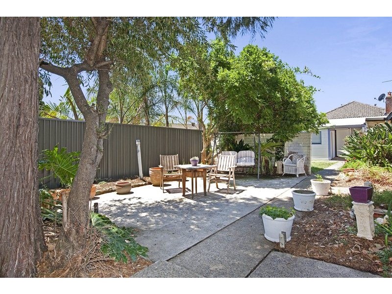 18 Defoe Street, Wiley Park NSW 2195