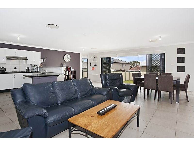 4 Meadowland Road, Peakhurst NSW 2210