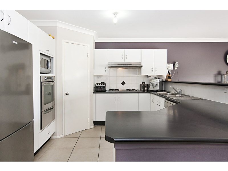 4 Meadowland Road, Peakhurst NSW 2210