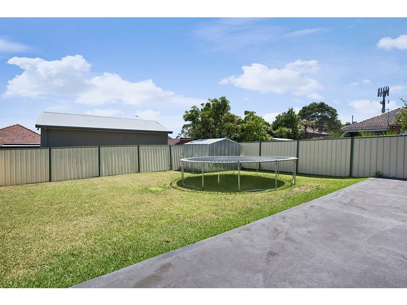 4 Meadowland Road, Peakhurst NSW 2210