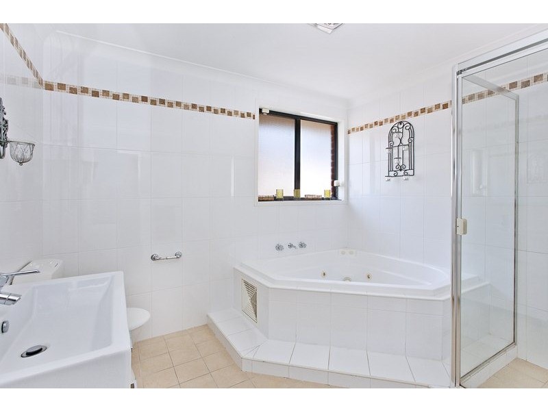 4 Meadowland Road, Peakhurst NSW 2210