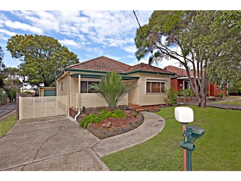 2 Hebe Street, Greenacre NSW 2190