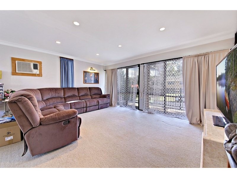 43 Wendy Avenue, Georges Hall NSW 2198