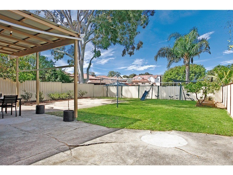 17 Maiden Street, Greenacre NSW 2190