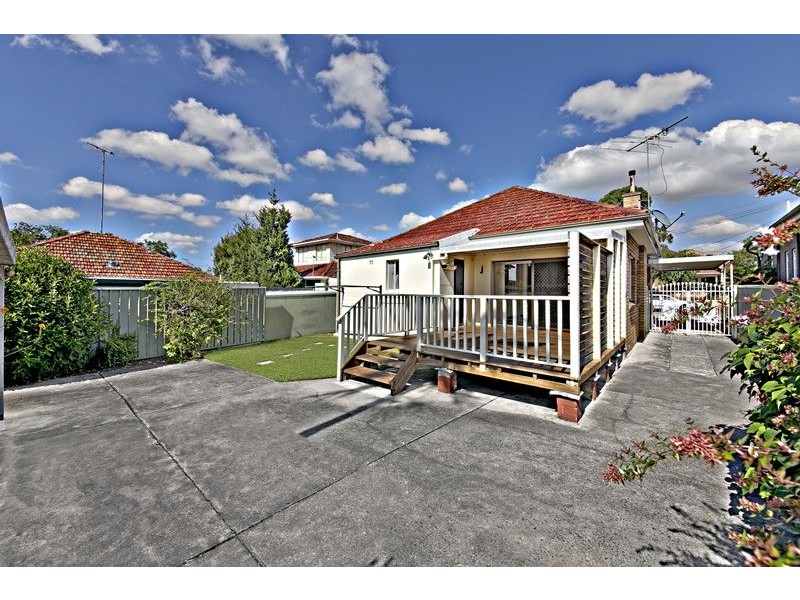 2 Brisbane Avenue, Rodd Point NSW 2046