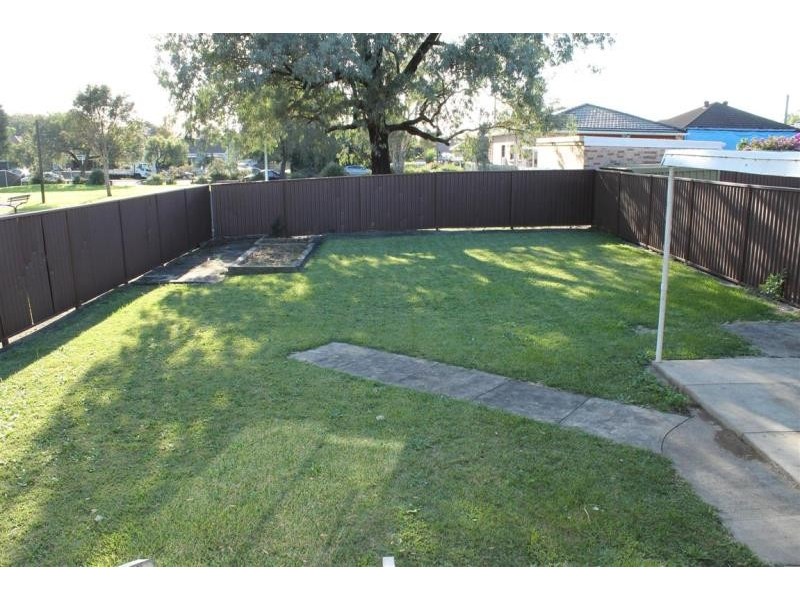 11 Seymour Parade, Belfield NSW 2191