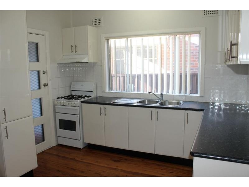 11 Seymour Parade, Belfield NSW 2191