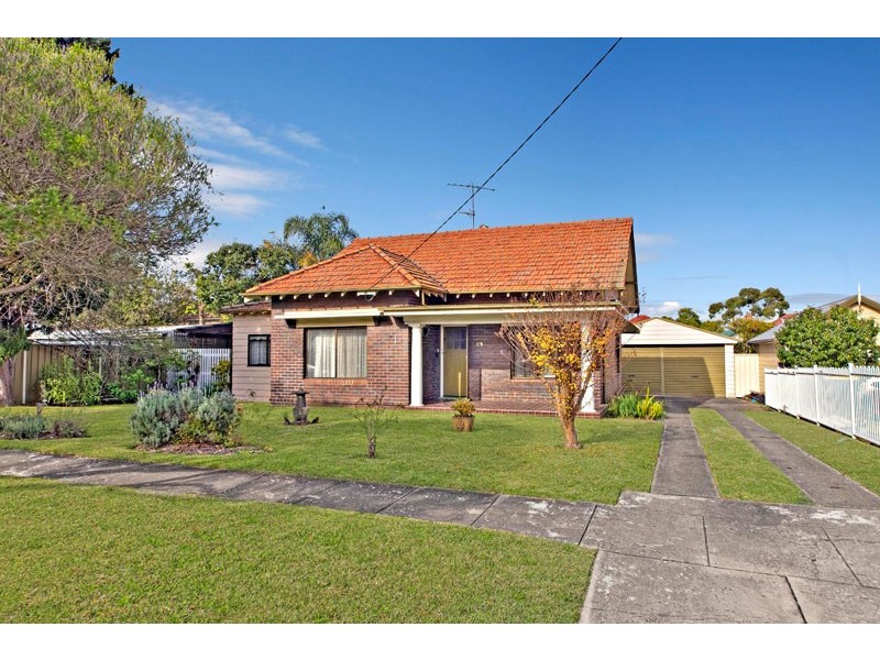 1 Launcelot Avenue, Croydon Park NSW 2133