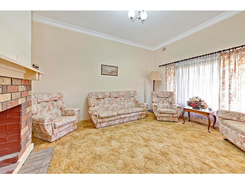 1 Launcelot Avenue, Croydon Park NSW 2133