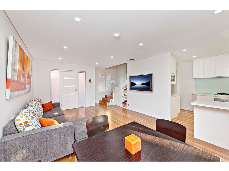 2/10 Thorncraft Parade, Campsie NSW 2194