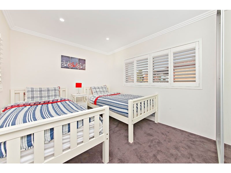 2/10 Thorncraft Parade, Campsie NSW 2194