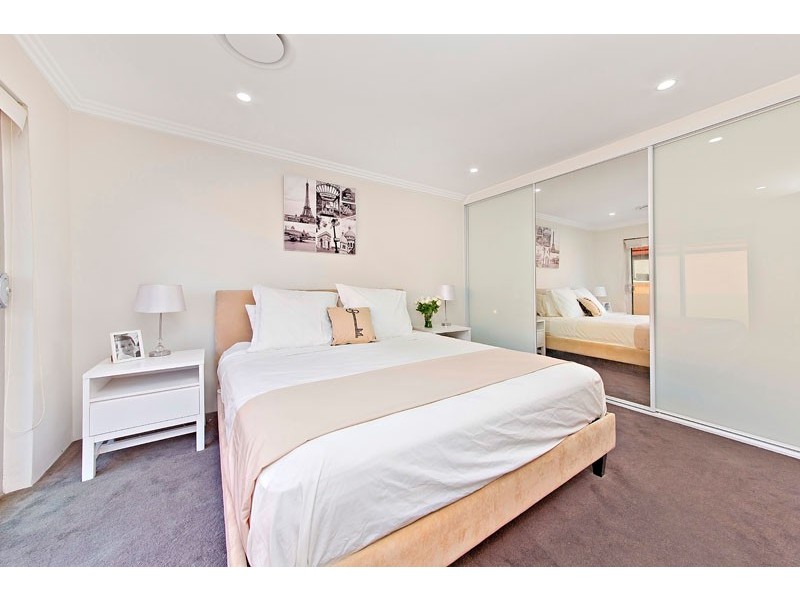 2/10 Thorncraft Parade, Campsie NSW 2194