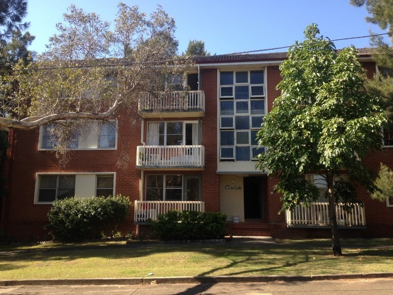 3/8 Marlene Crescent, Greenacre NSW 2190