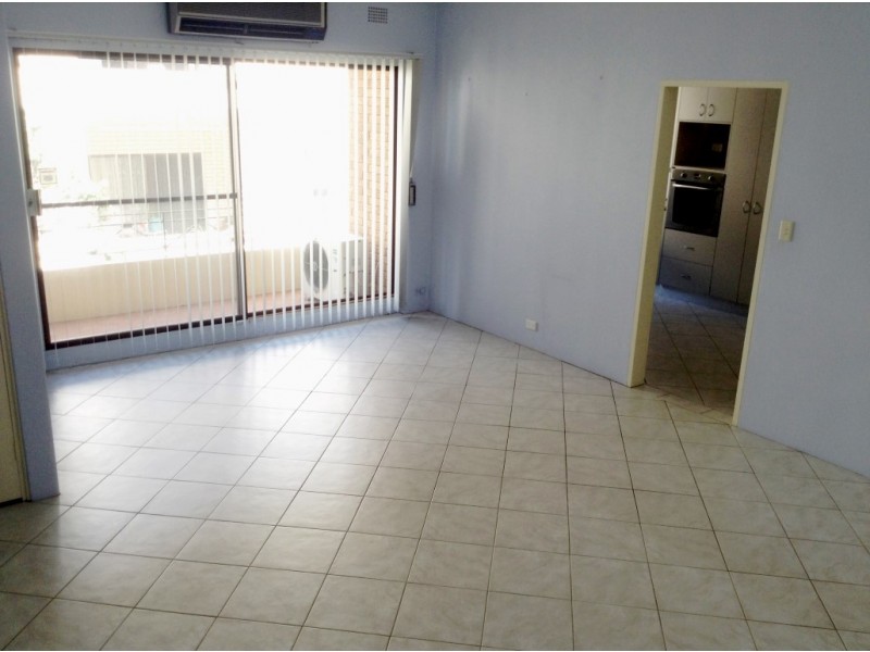 2/16 Jubilee Ave, Carlton NSW 2218