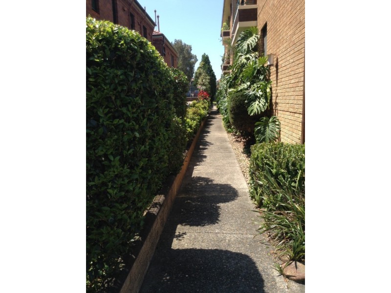 2/16 Jubilee Ave, Carlton NSW 2218